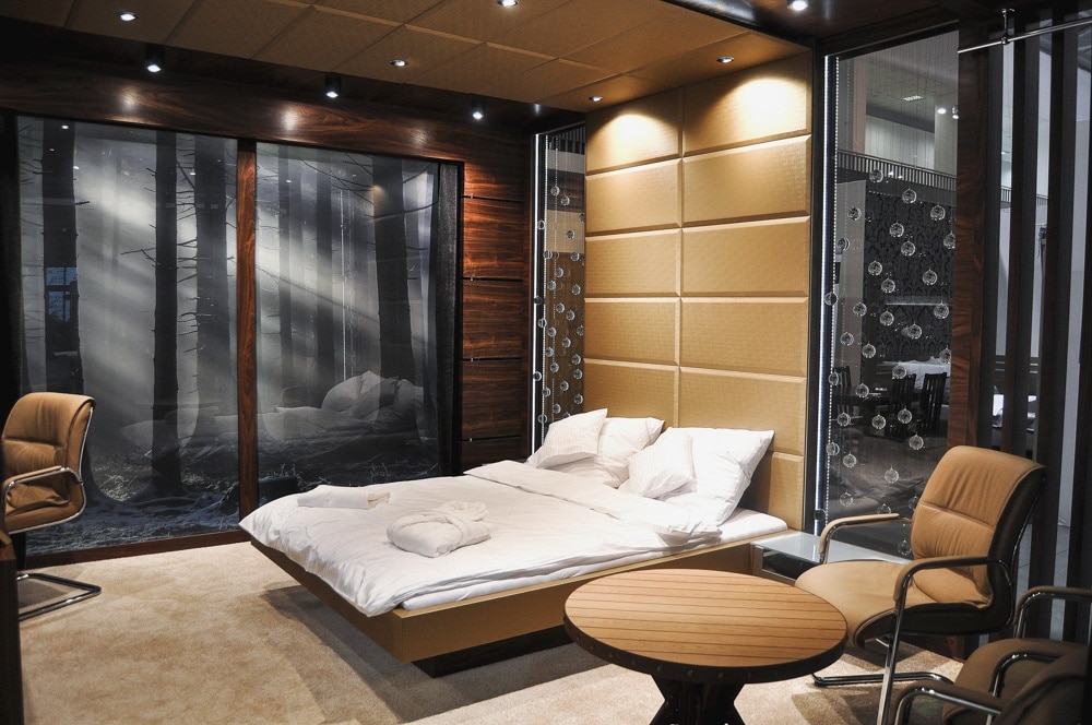 Pokój Hotelowy, stworzony i wykonany przez warsztat Don't Worry, tworzący aranżację wnętrz oraz wykonujący meble na zamówienie.